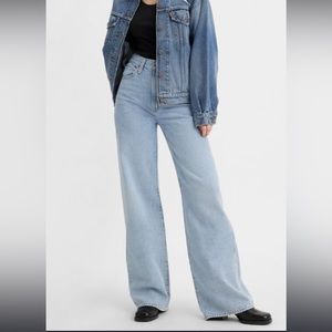👖 NWT: Levi’s Ribcage Wide-Leg Jeans || Color: Far And Wide - Light Wash